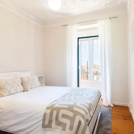 Spacious Near Saldanha Lisbona