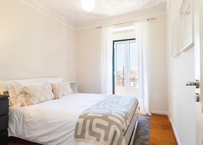 Spacious Near Saldanha Lisbon