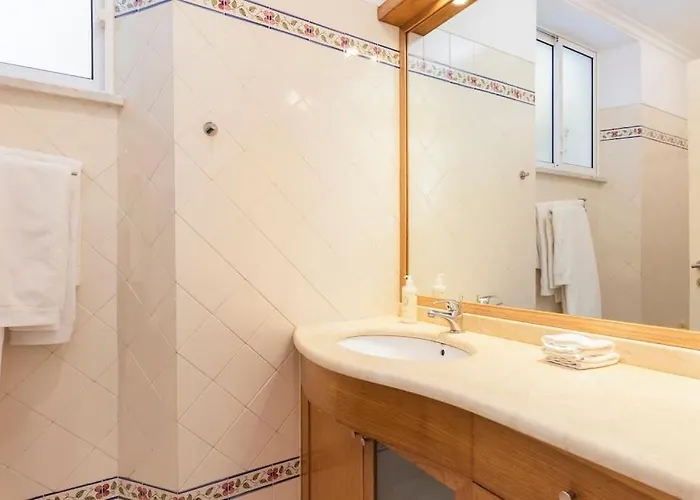 Spacious Near Saldanha Apartment *