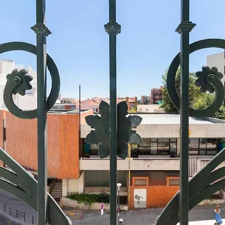 Апартаменты Spacious Near Saldanha Лиссабон