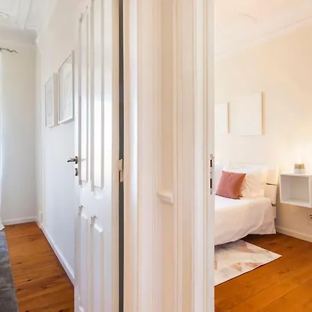 Апартаменты Spacious Near Saldanha Лиссабон