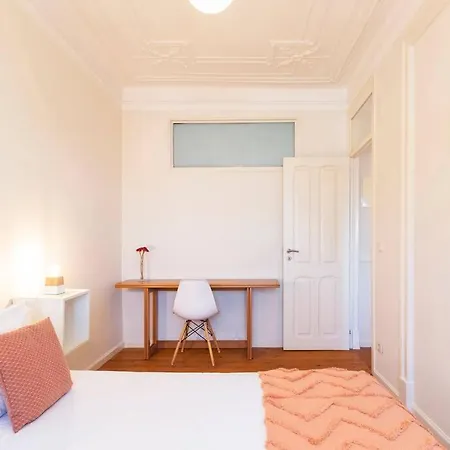 Апартаменты Spacious Near Saldanha Лиссабон