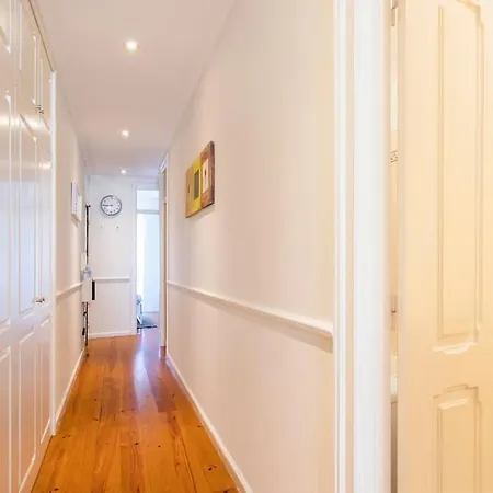 Spacious Near Saldanha * Lisboa