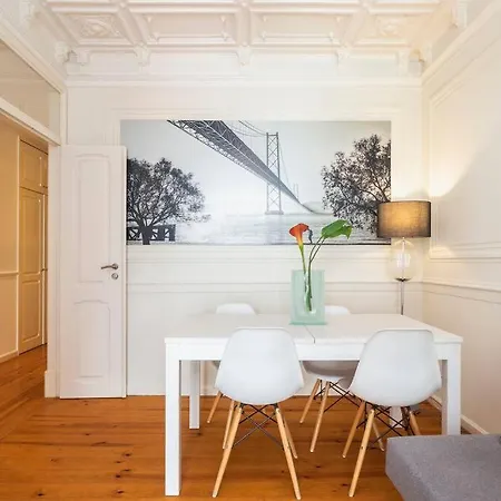 Spacious Near Saldanha * Lisboa