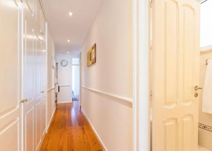 Spacious Near Saldanha * Lisboa