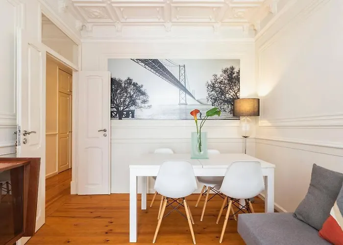 Spacious Near Saldanha * Lisboa